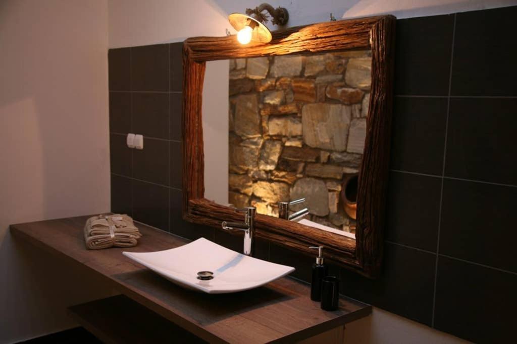Chez Kiki Et Ioannis Apartment Engares ภายนอก รูปภาพ